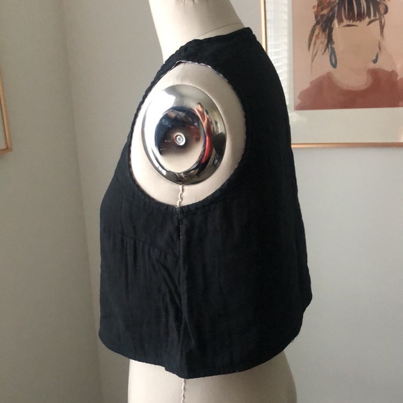 Swingy Cropped Black Gauze Tank Top - Picture 5 of 11